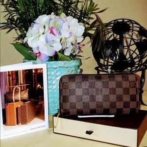 Authentic Louis Vuitton Zippy Wallet